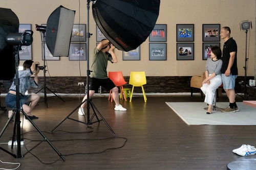 用相機(jī)溫暖軍旅人生——靜安區(qū)“溫度海上”軍人主題攝影服務(wù)專題報(bào)道